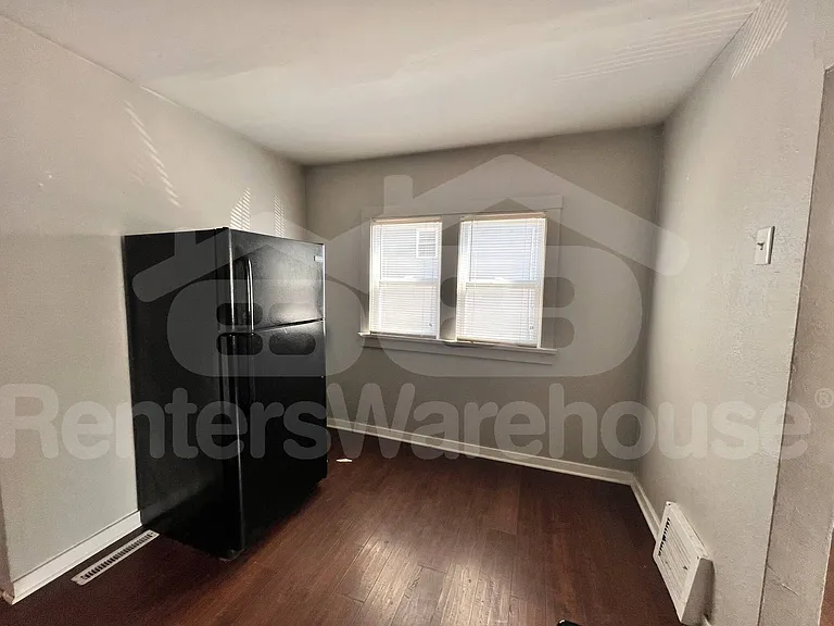 2717 College Ave — Photo 2