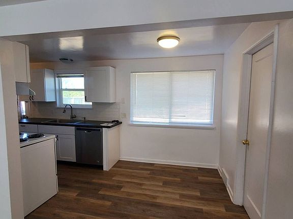 3rd image of 906 S Ironwood Dr