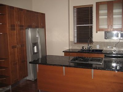 1st image of 1344 N Artesian Ave #1