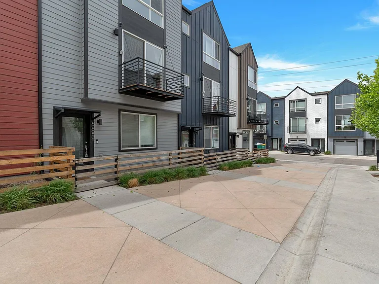 5586 W 11th Pl — Photo 25