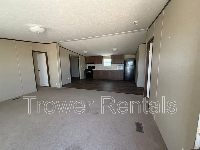 3 bed, 2.0 bath, 1232 sqft, $2,000 — Photo 2