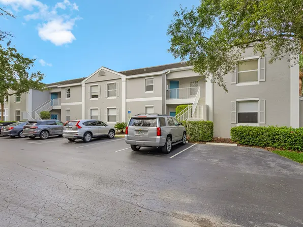 12131 Summergate Cir APT 203, Fort Myers, FL 33913