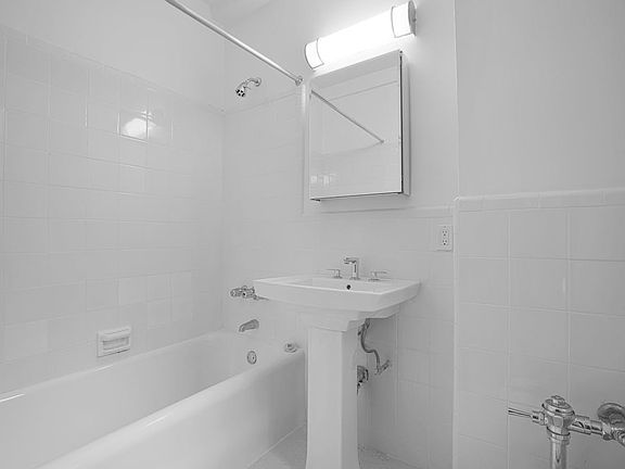 5th image of 12 E 86th St APT 322