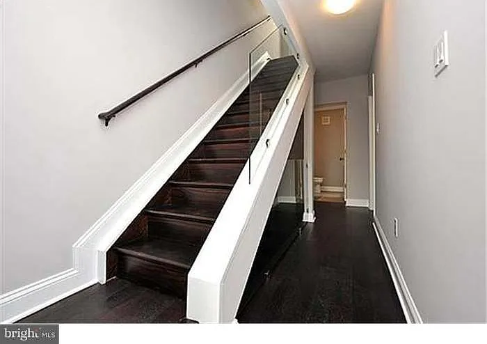 805 Cameron St — Photo 5
