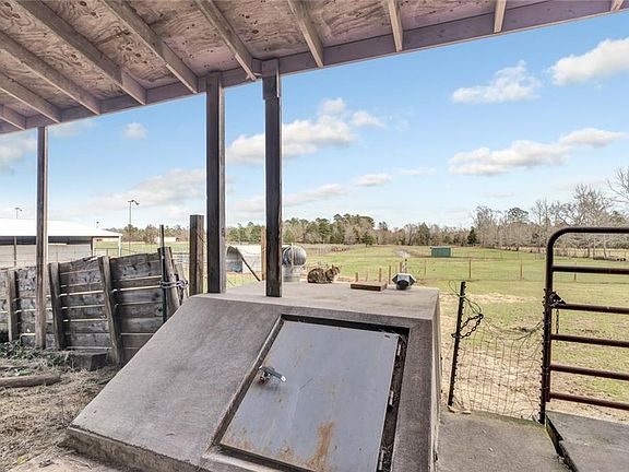 4th image of 301 County Road 4440