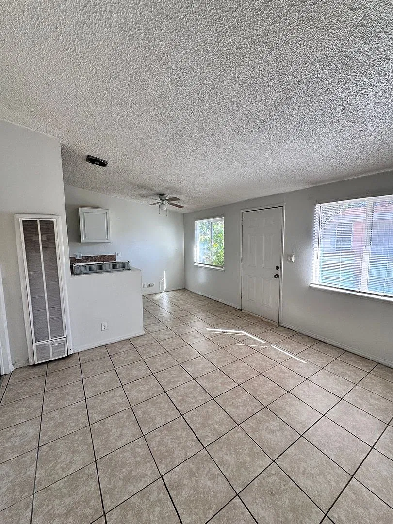 532 Cherry Ave — Photo 2