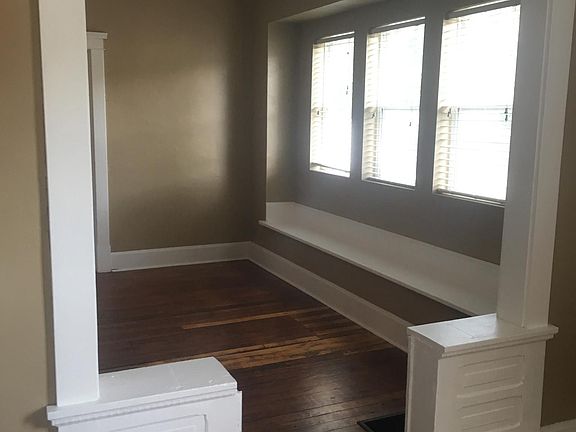 Dining Room Entryway