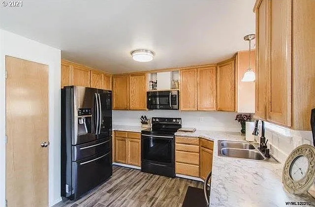 4 bed, 1677 sqft, $2,450 — Photo 2