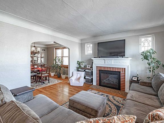 3rd image of 6456 Lansdowne Ave