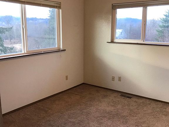 5th image of 26307 NE Kennedy Dr