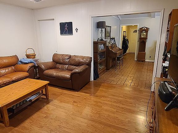 3rd image of 1206 La Mesa Dr