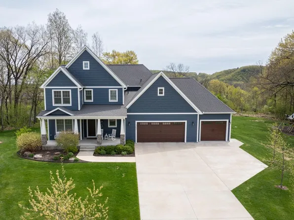 302 Grand Dr, Lake City, MN 55041