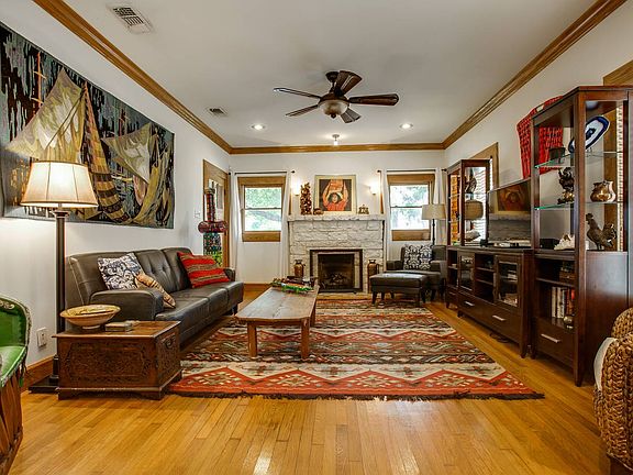 5th image of 526 Adams St