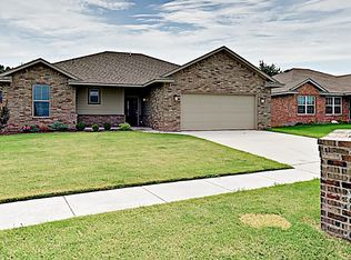 4617 Wagner Lake Dr, Yukon, OK 73099