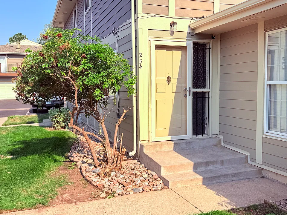 1225 S Onieda St
