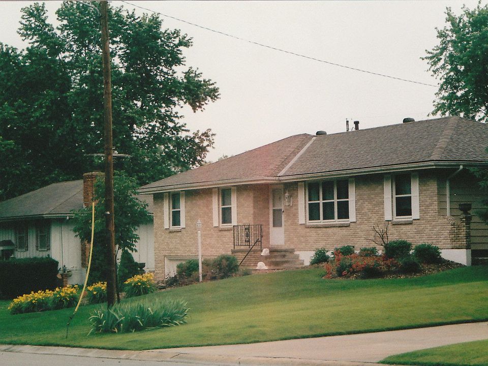 2nd image of 809 SE 13th St
