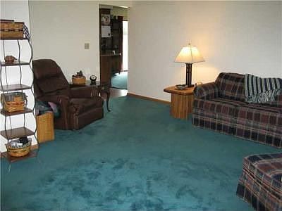 4th image of 489 Meadowbrook Dr