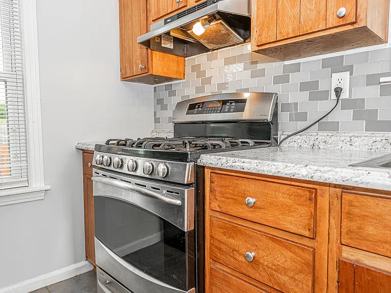 1104 Shadycrest Dr — Photo 7