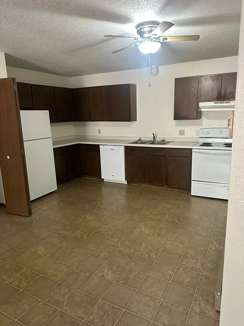 Building Photo - 843 Driftwood Dr #2