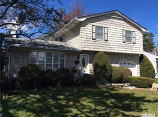 3 Deepdale Dr, Brentwood, NY 11717