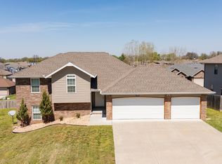 1929 W Springdale St, Springfield, MO 65803