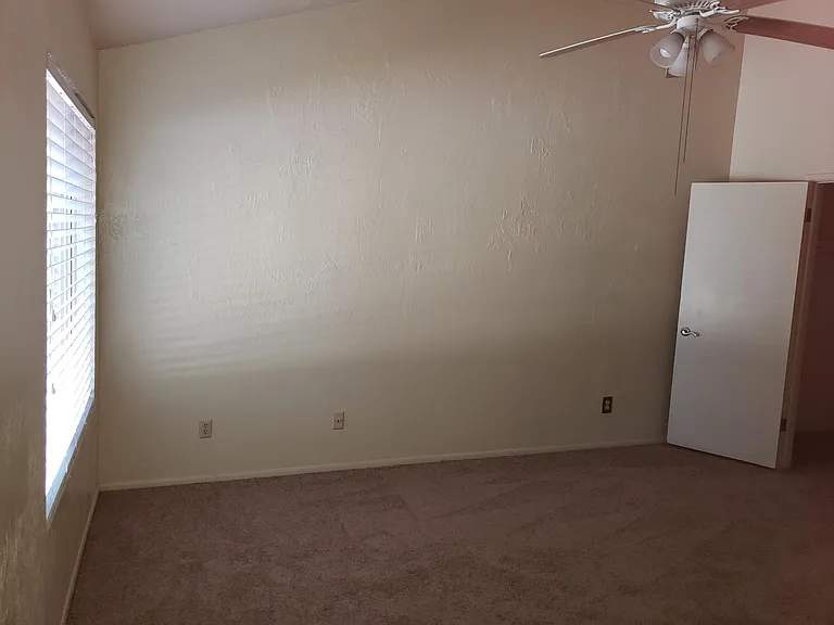 1536 S River Dr — Photo 17