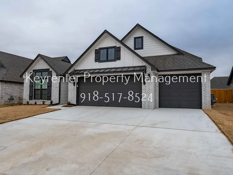 12461 S Lakewood Ave — Photo 1