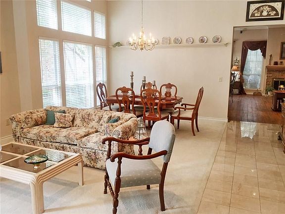 5th image of 5919 La Cumbre Dr