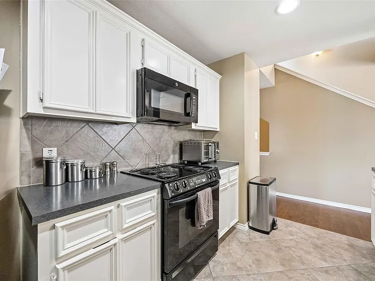 7014 Woodridge Row Dr — Photo 14