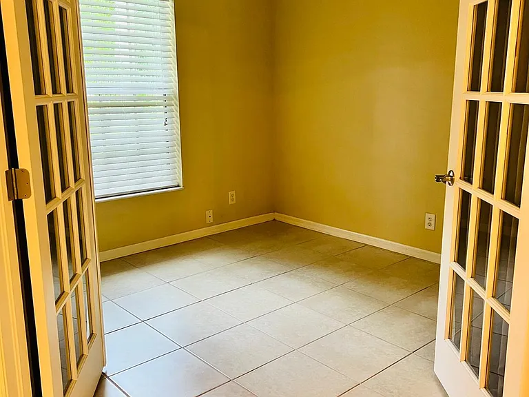 1214 NE 19th Ct — Photo 6