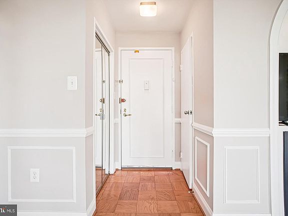 4th image of 10401 Grosvenor Pl APT 1515