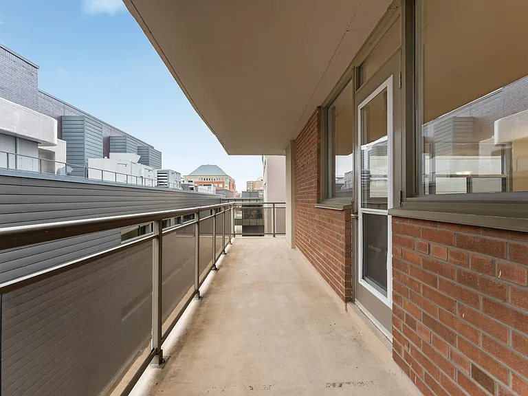 1431 Lakeshore Rd — Photo 10