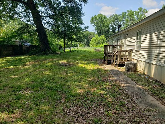 3rd image of 110 Oakwood Dr
