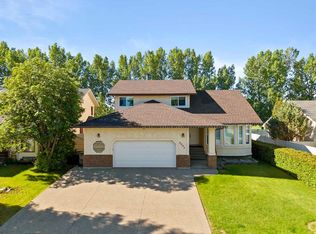 6005 N Ash St, Olds, AB T4H 1K8