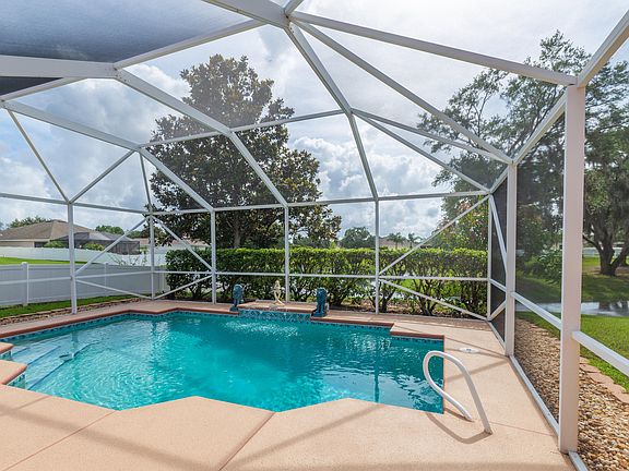 4th image of 5901 Hummingbird Ct
