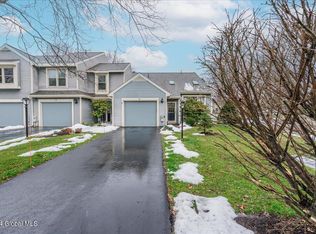 26 Generals Way, Halfmoon, NY 12065