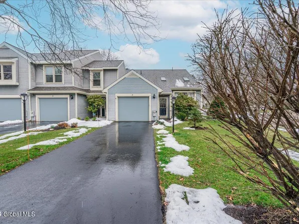 26 Generals Way, Halfmoon, NY 12065