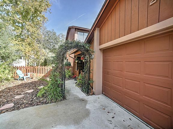 3rd image of 248 Woodstock Ct