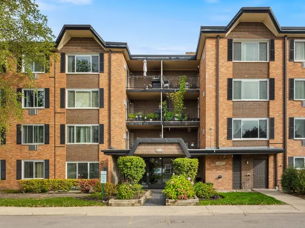 1127 S Old Wilke Rd APT 203, Arlington Heights, IL 60005
