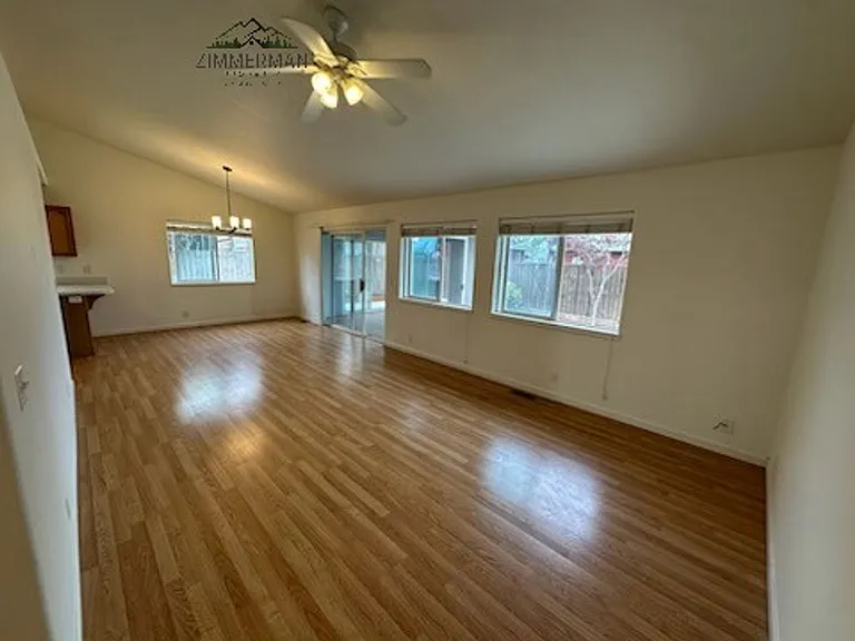 495 Emily Ln — Photo 2