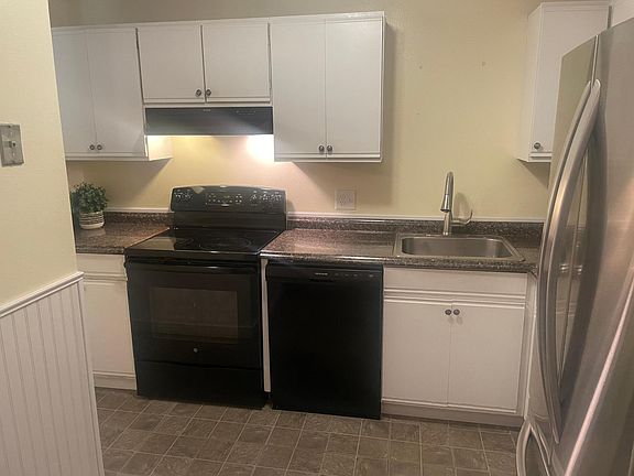 3rd image of 37 Alice Dr APT 22