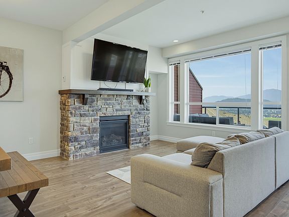 2nd image of 6026 Lindeman St #92