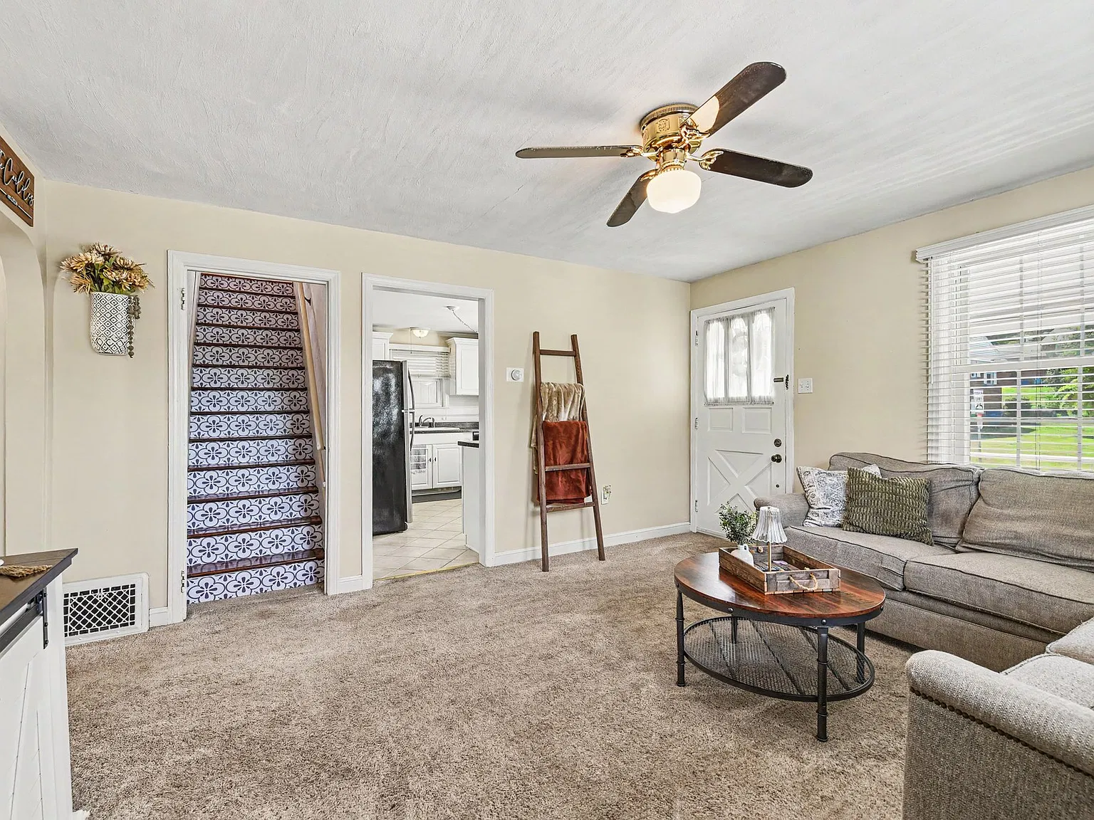 3 bed, 1937 sqft, $2,150 — Photo 4