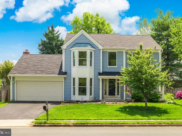 1445 Powells Tavern Pl, Herndon, VA 20170