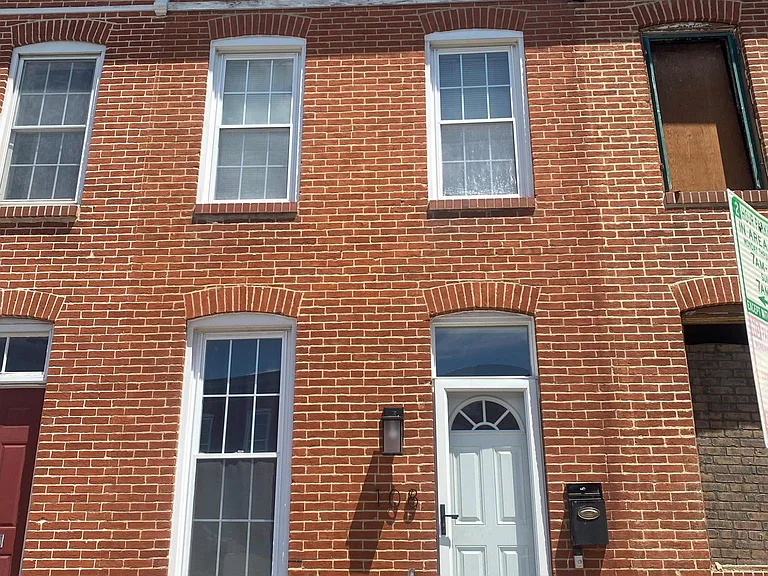 108 W Randall St — Photo 2