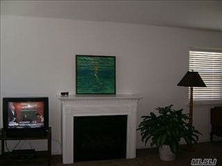 3rd image of 804 Aerie Way