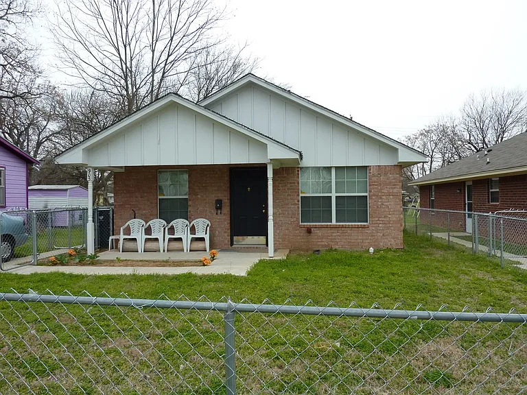 905 Calumet St — Photo 1