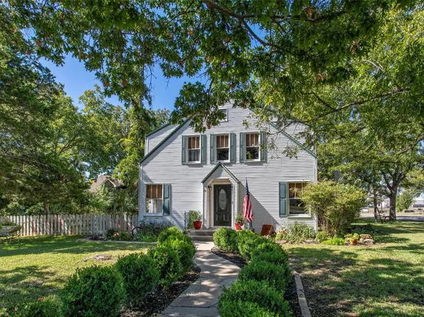 221 N Pecan St, Muenster, TX 76252