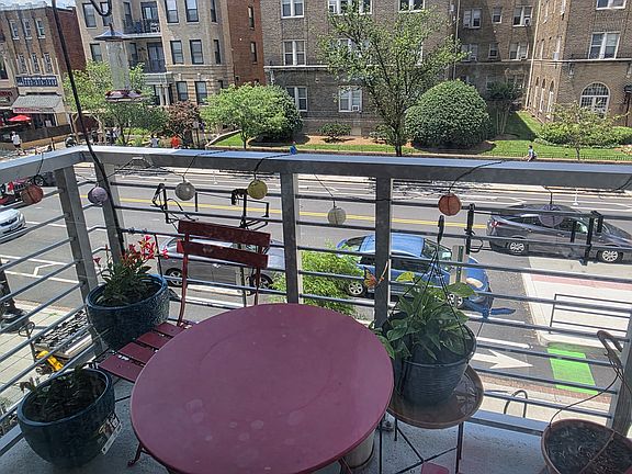 3rd image of 2550 17th St NW Unit 212