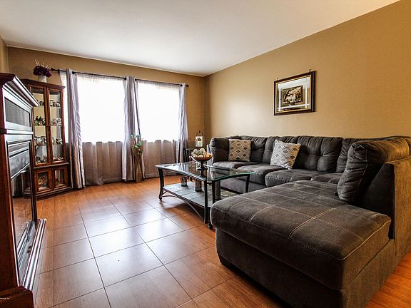 4th image of 27 Mimosa Ln
